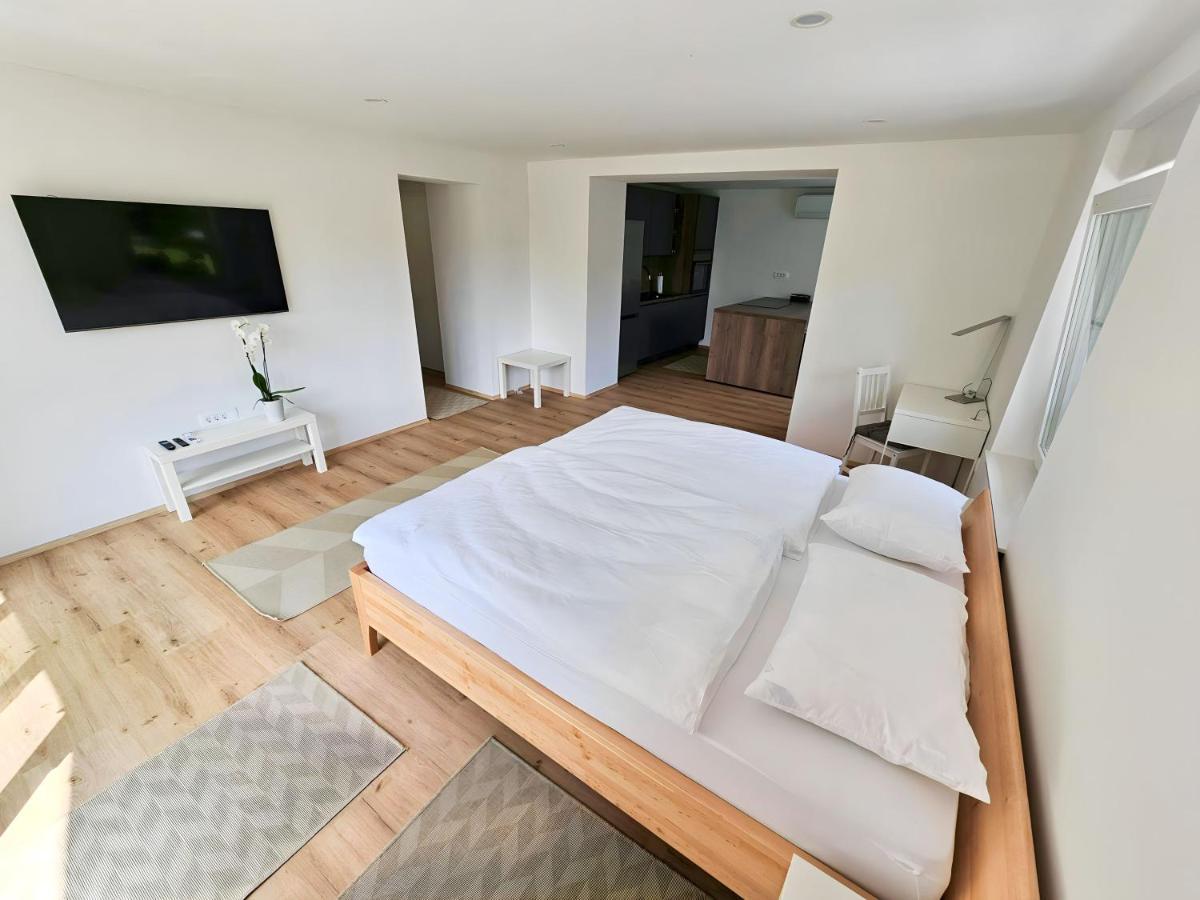 Charming Bella Hideout - Adults Only Apartment Йесенице Екстериор снимка