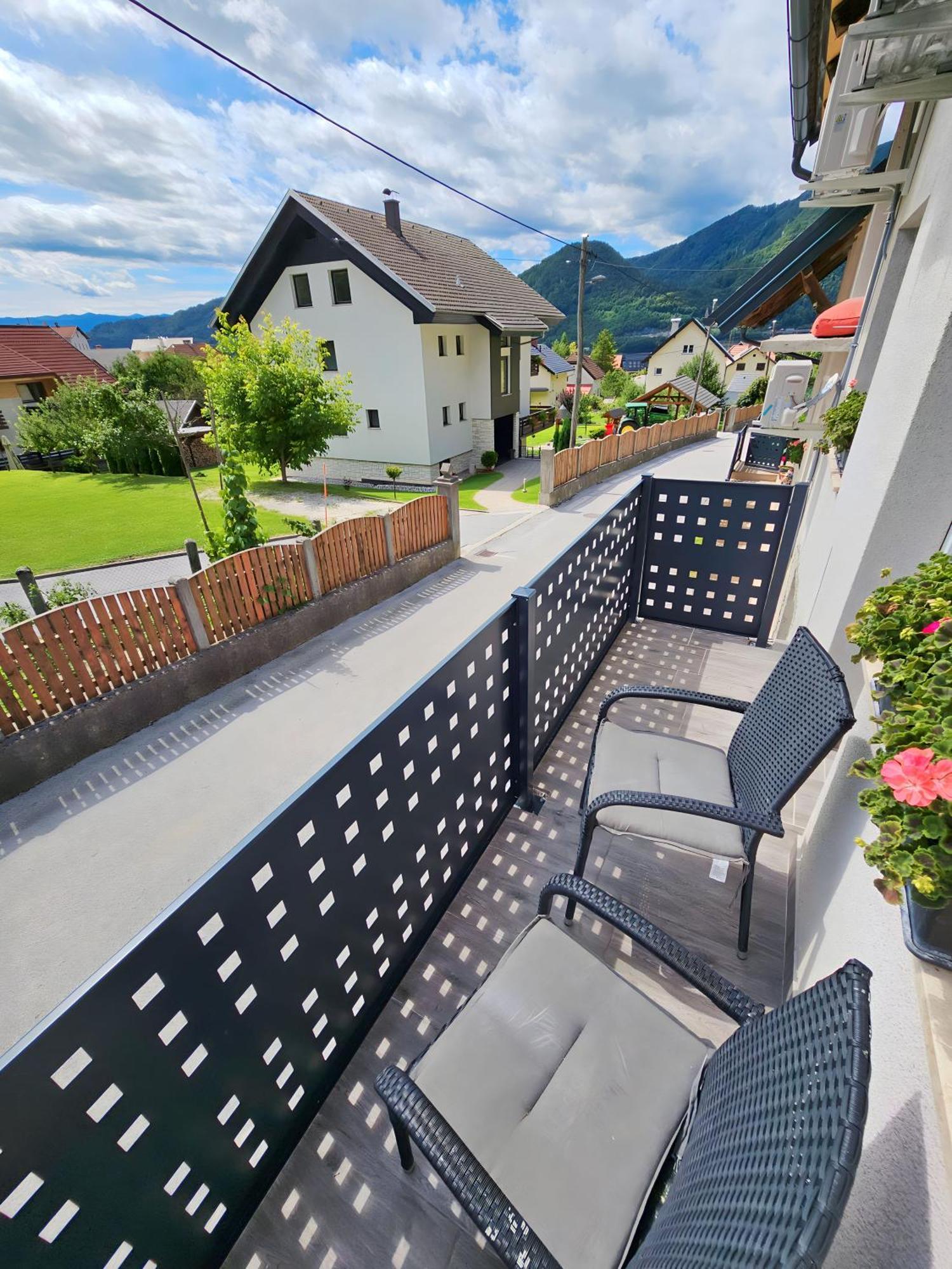 Charming Bella Hideout - Adults Only Apartment Йесенице Екстериор снимка