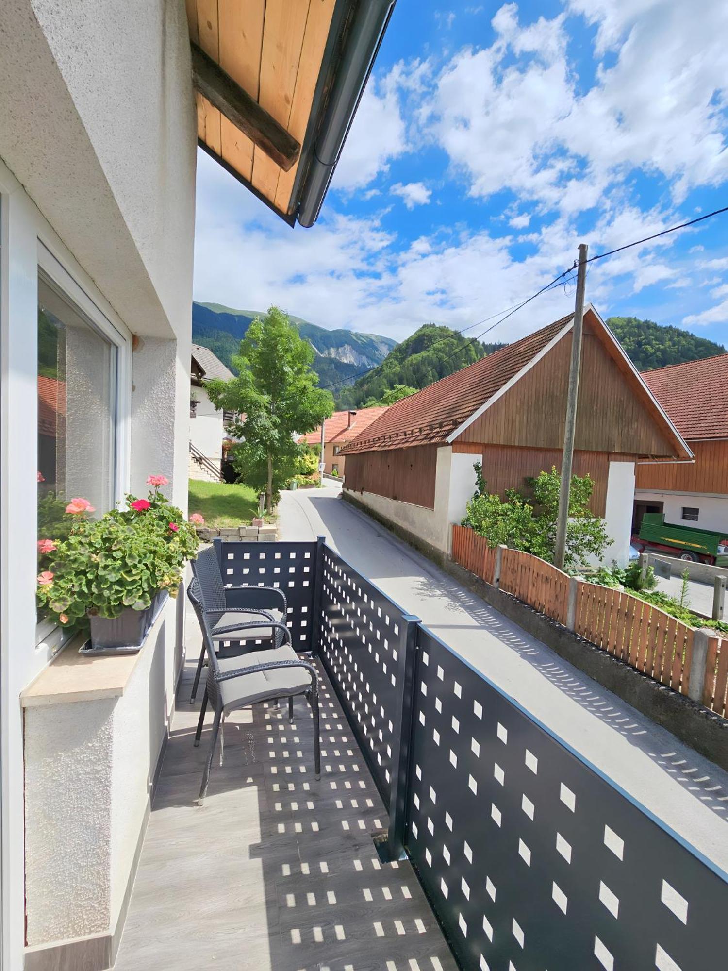 Charming Bella Hideout - Adults Only Apartment Йесенице Екстериор снимка